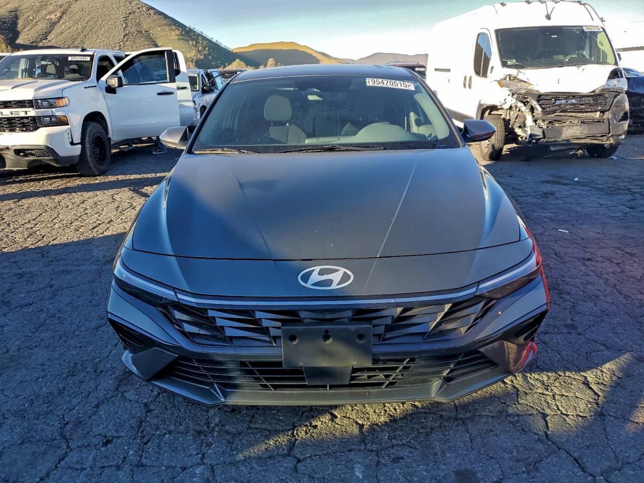 2025 Hyundai Elantra Sel - Image 5