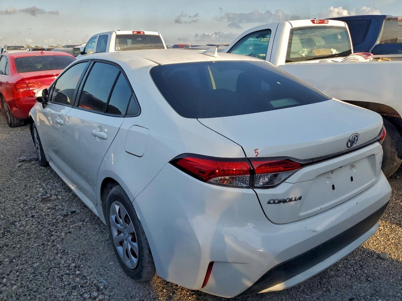 2021 Toyota Corolla Le - Фото 2