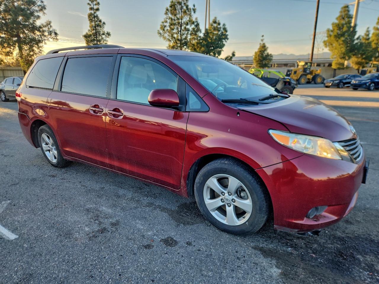 2013 Toyota Sienna Le - Фото 4