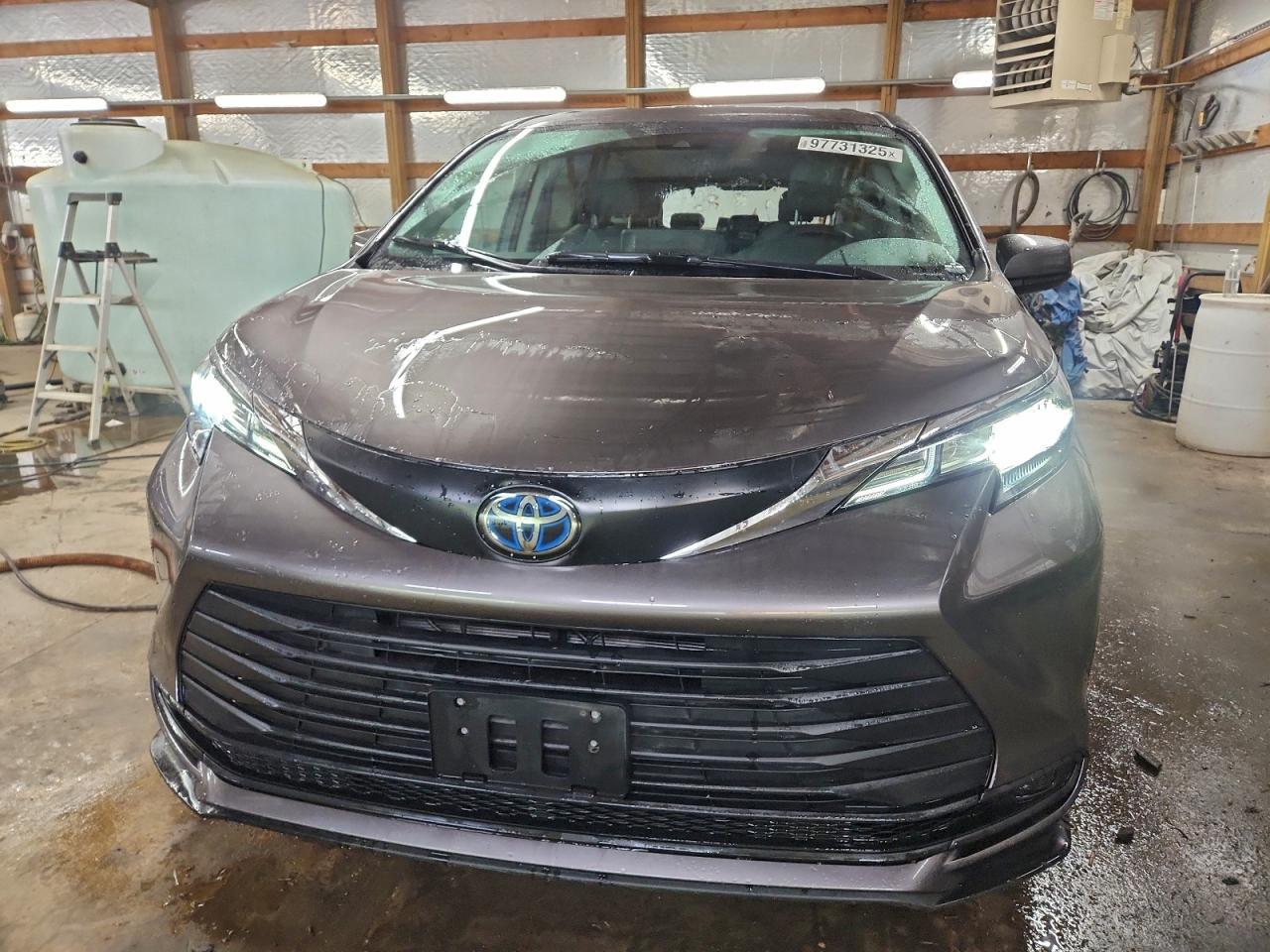 2022 Toyota Sienna Le - Image 5