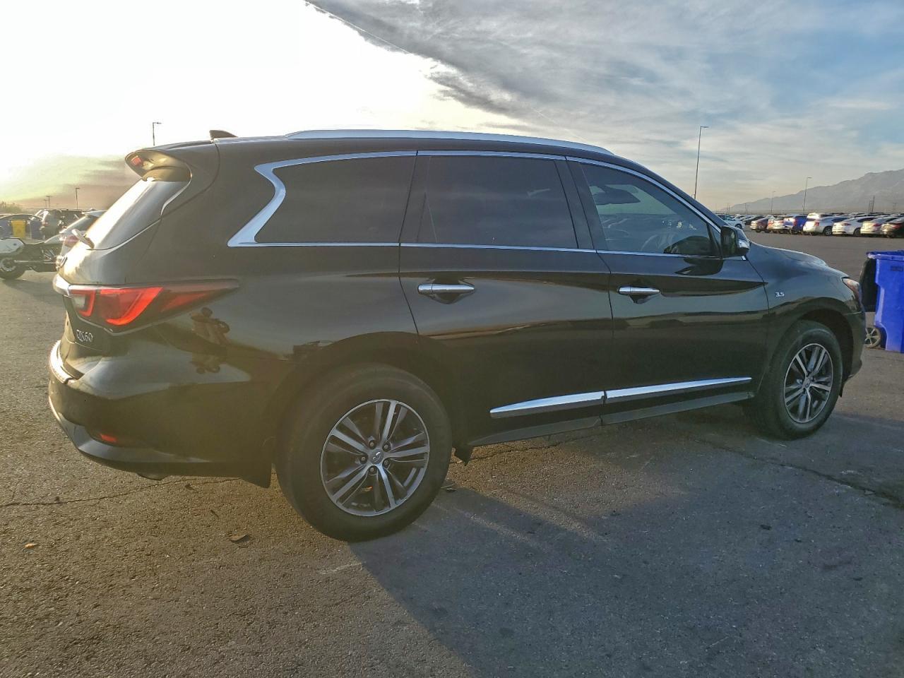 2019 Infiniti Qx60 Luxe - Image 3