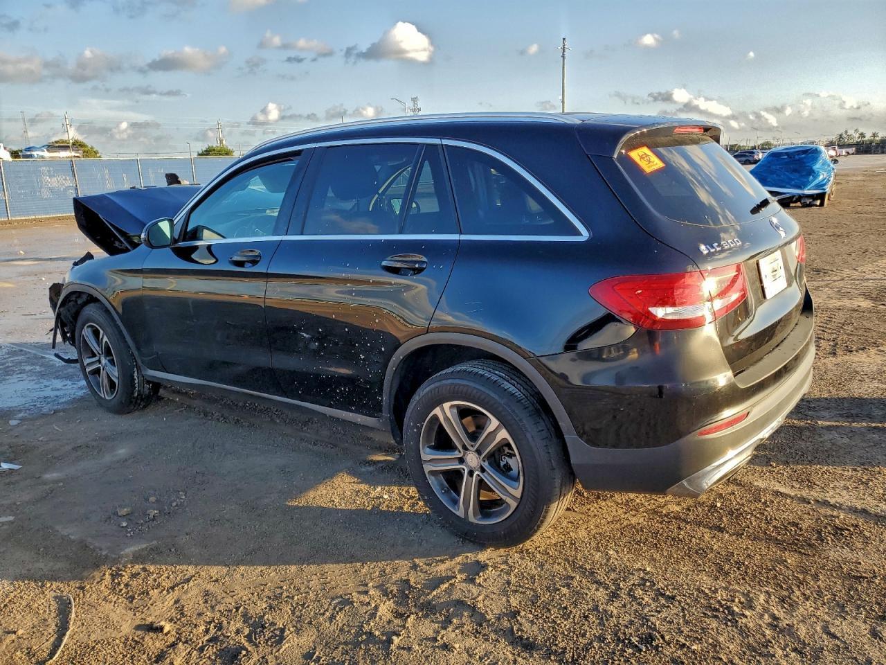 2016 Mercedes-Benz Glc 300 - Image 2