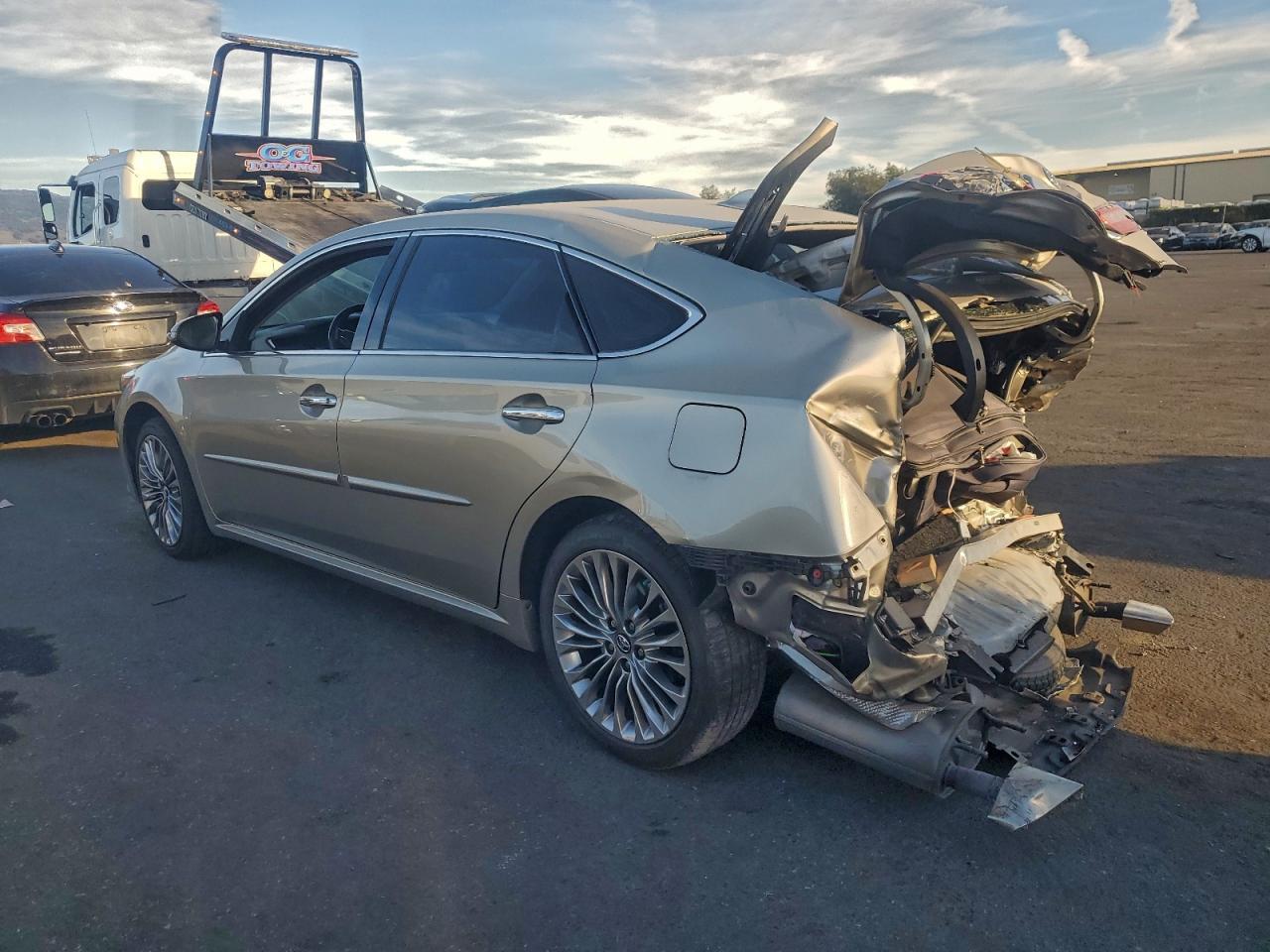 2017 Toyota Avalon - Фото 2