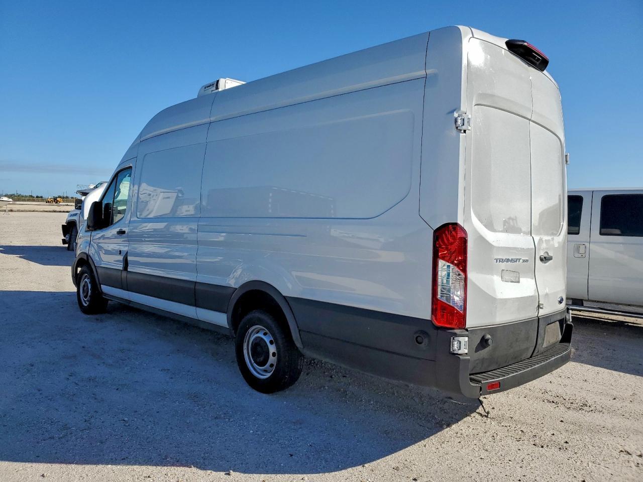 2021 Ford Transit Refrigerated Delivery Van - Фото 2