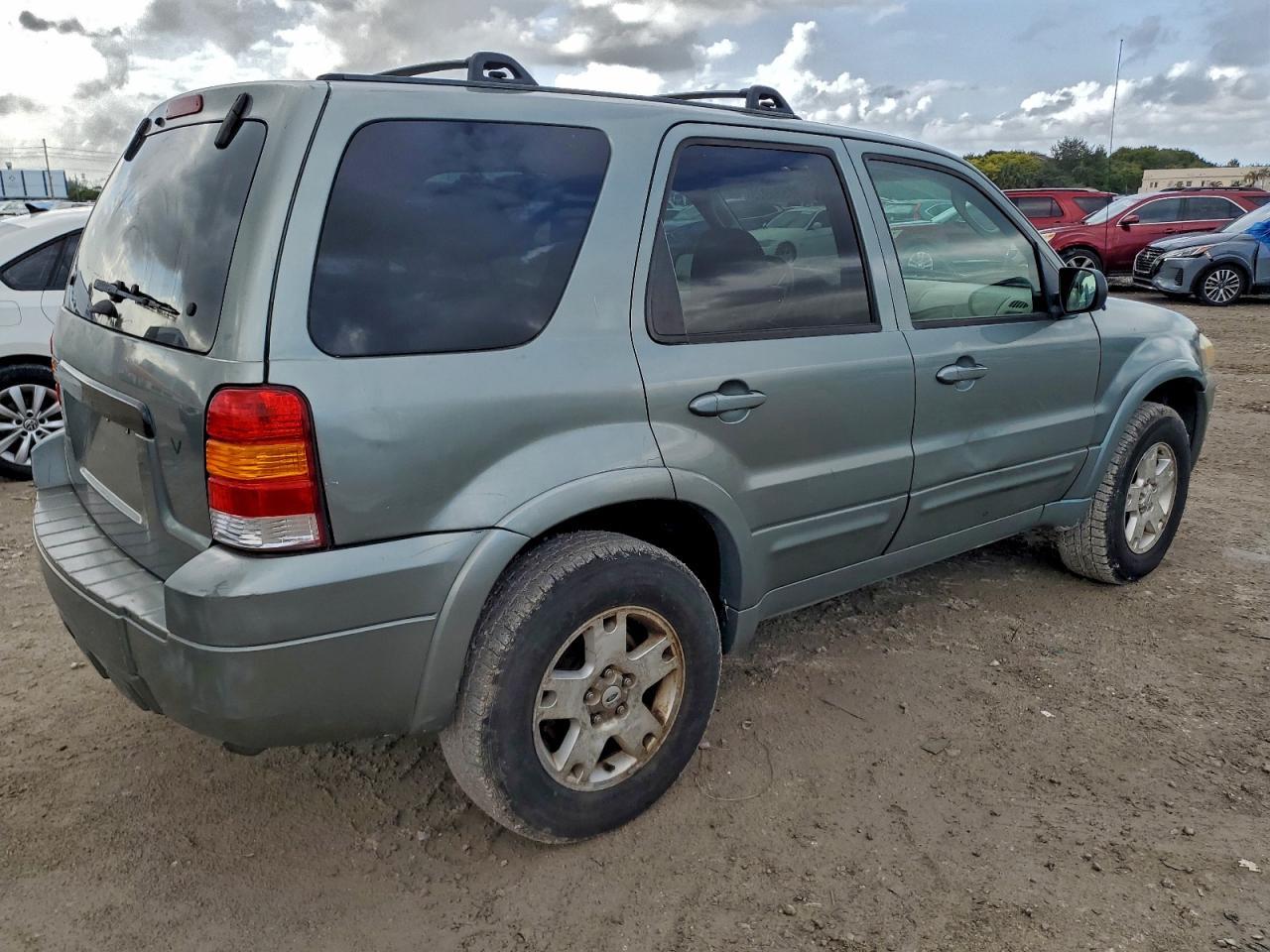 2006 Ford Escape Limited - Image 3
