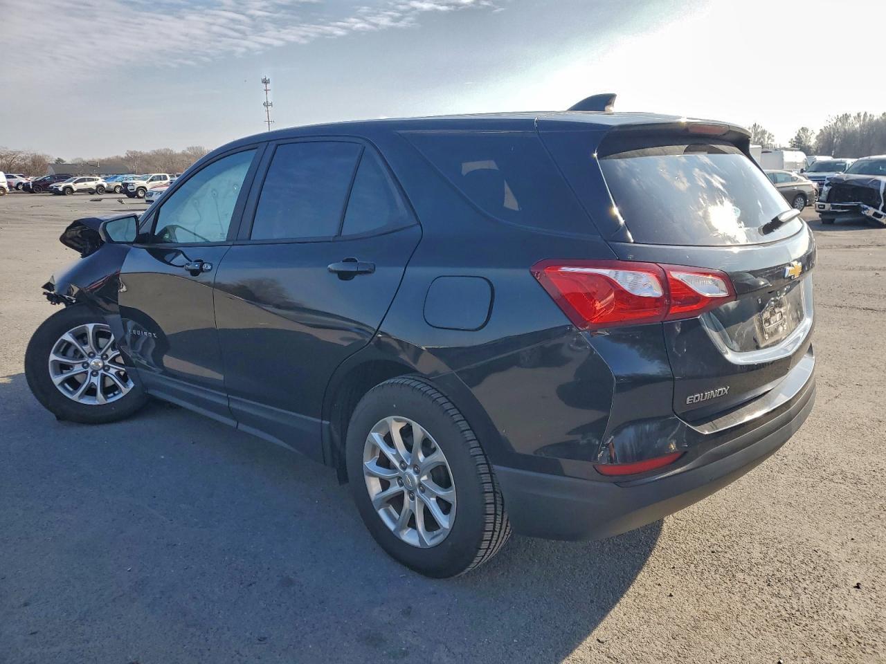 2020 Chevrolet Equinox Ls - Фото 2