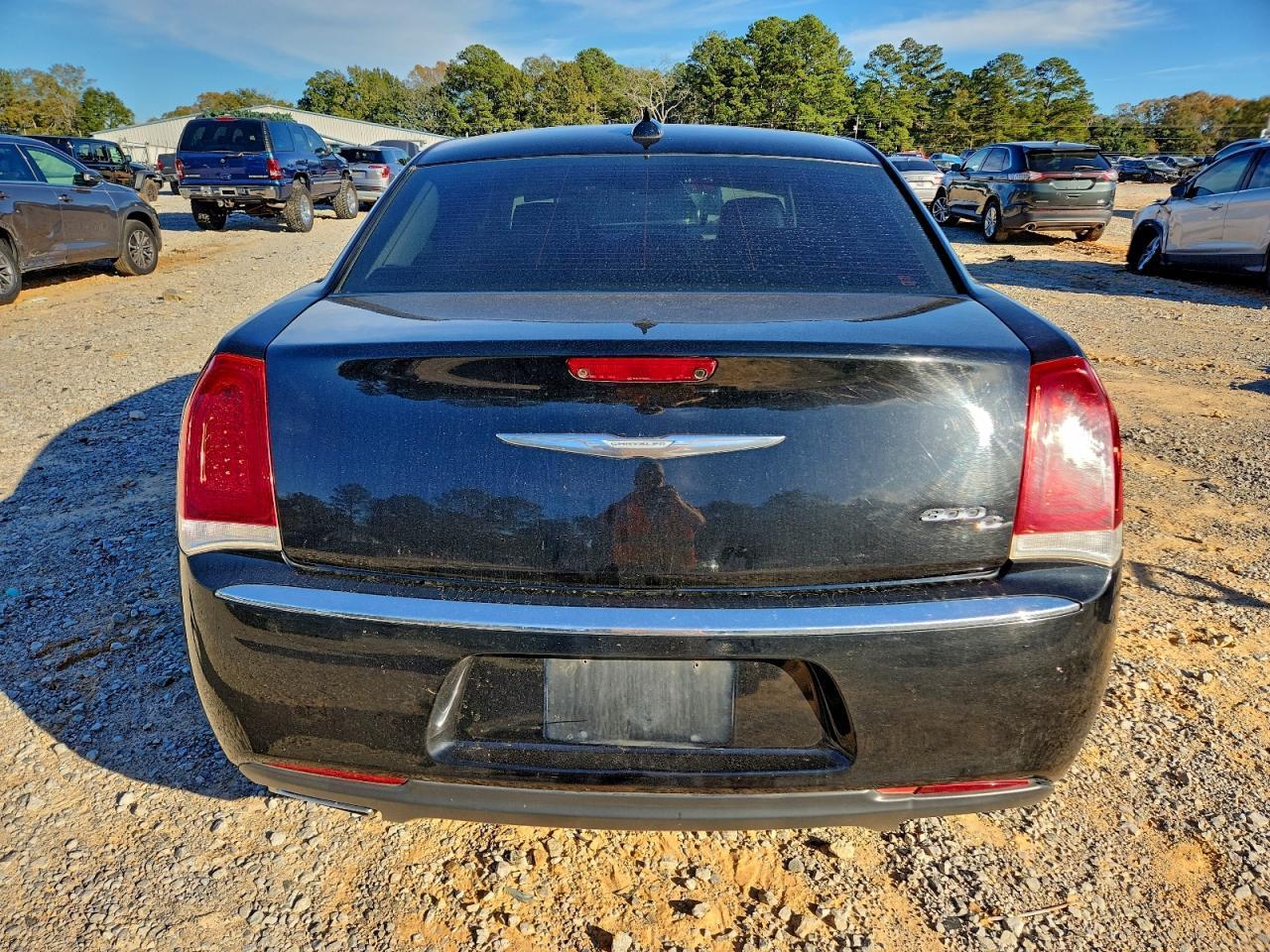 2017 Chrysler 300C - Image 6