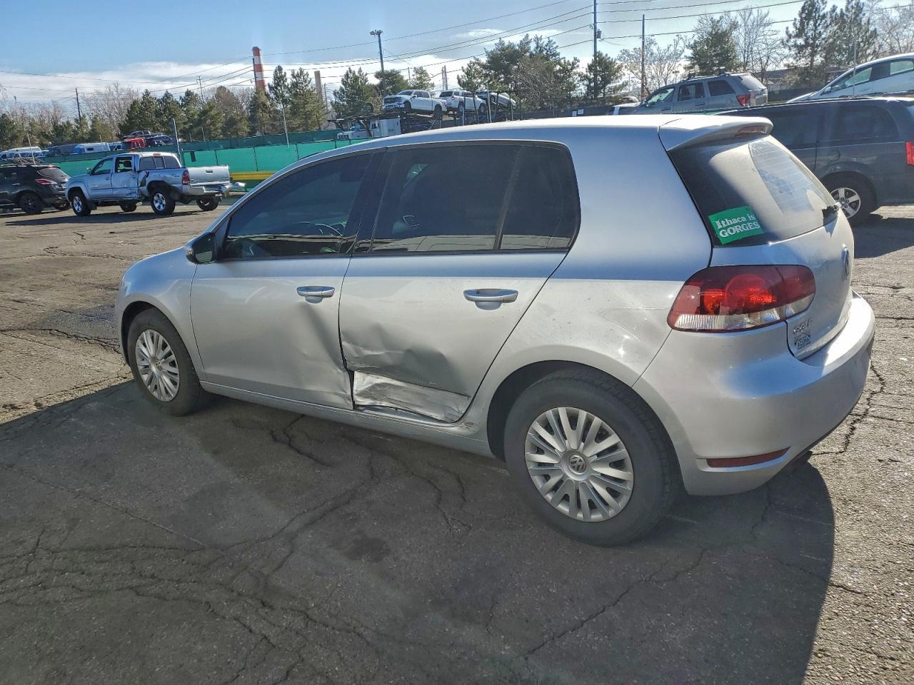 2014 Volkswagen Golf - Image 2