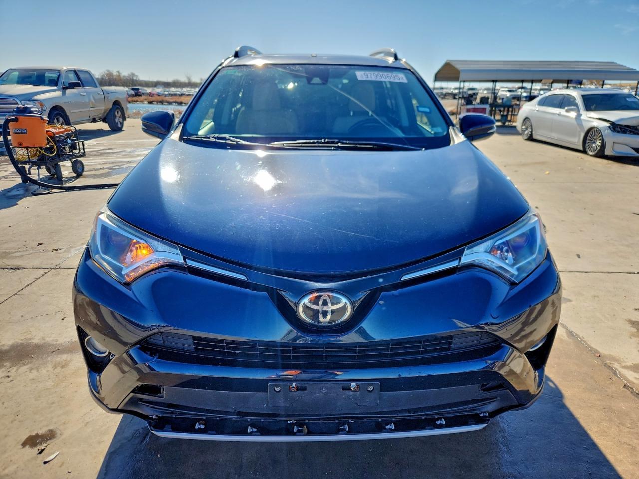 2017 Toyota Rav4 Xle - Image 5