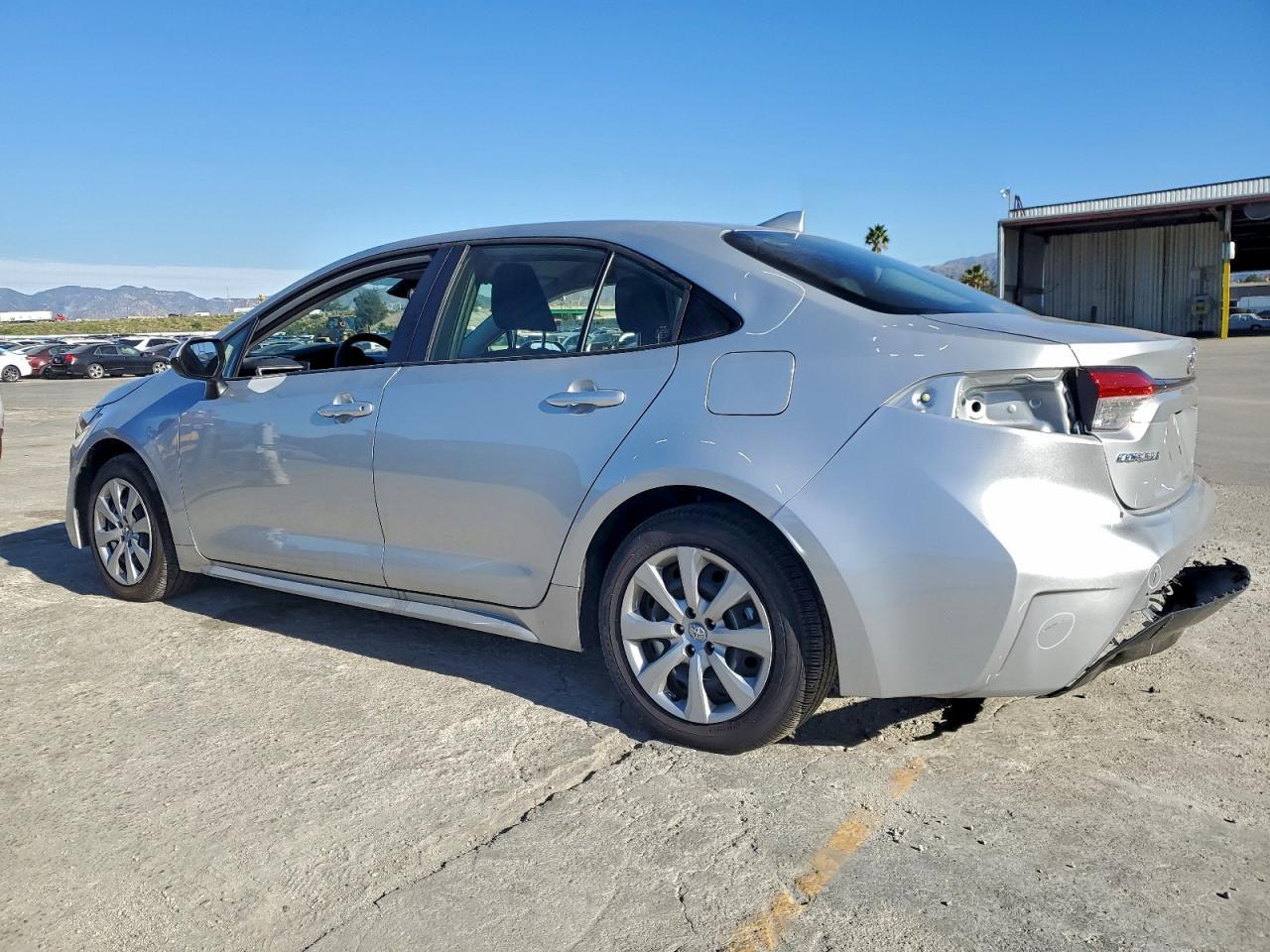 2025 Toyota Corolla Le - Фото 2