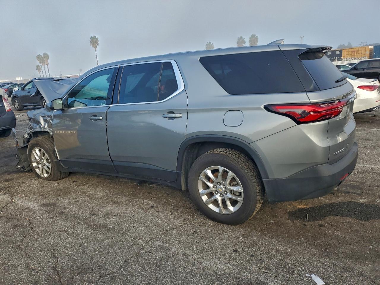2023 Chevrolet Traverse Ls - Фото 2