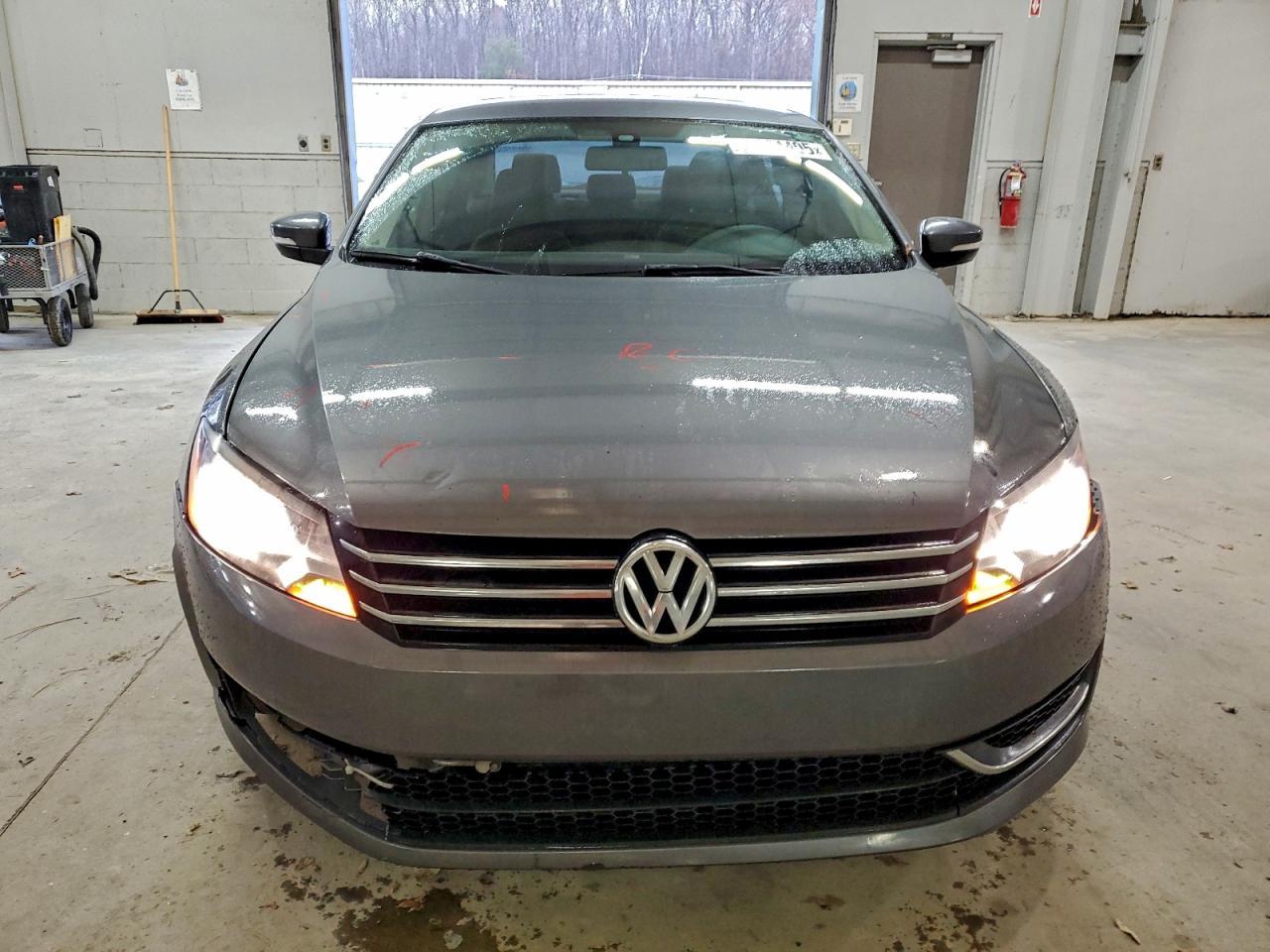 2013 Volkswagen Passat S - Фото 5
