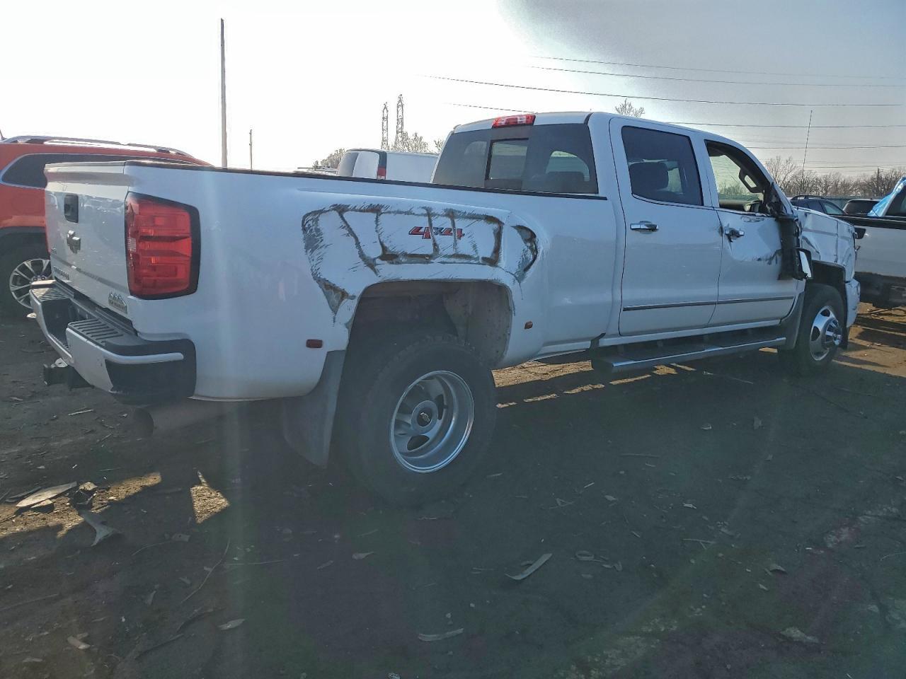 2018 Chevrolet Silverado K3500 High Country - Фото 3