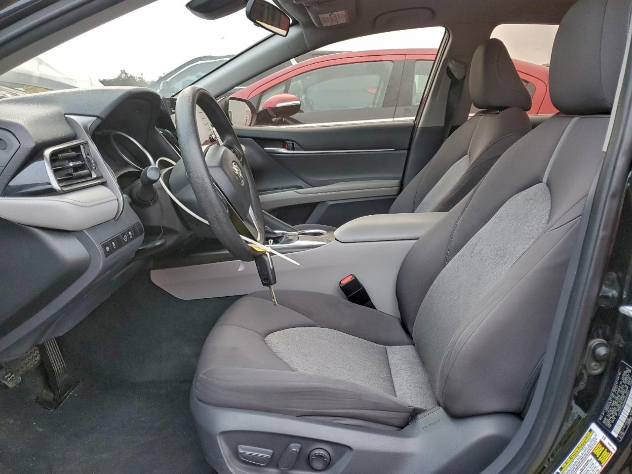 2021 Toyota Camry Le - Фото 7