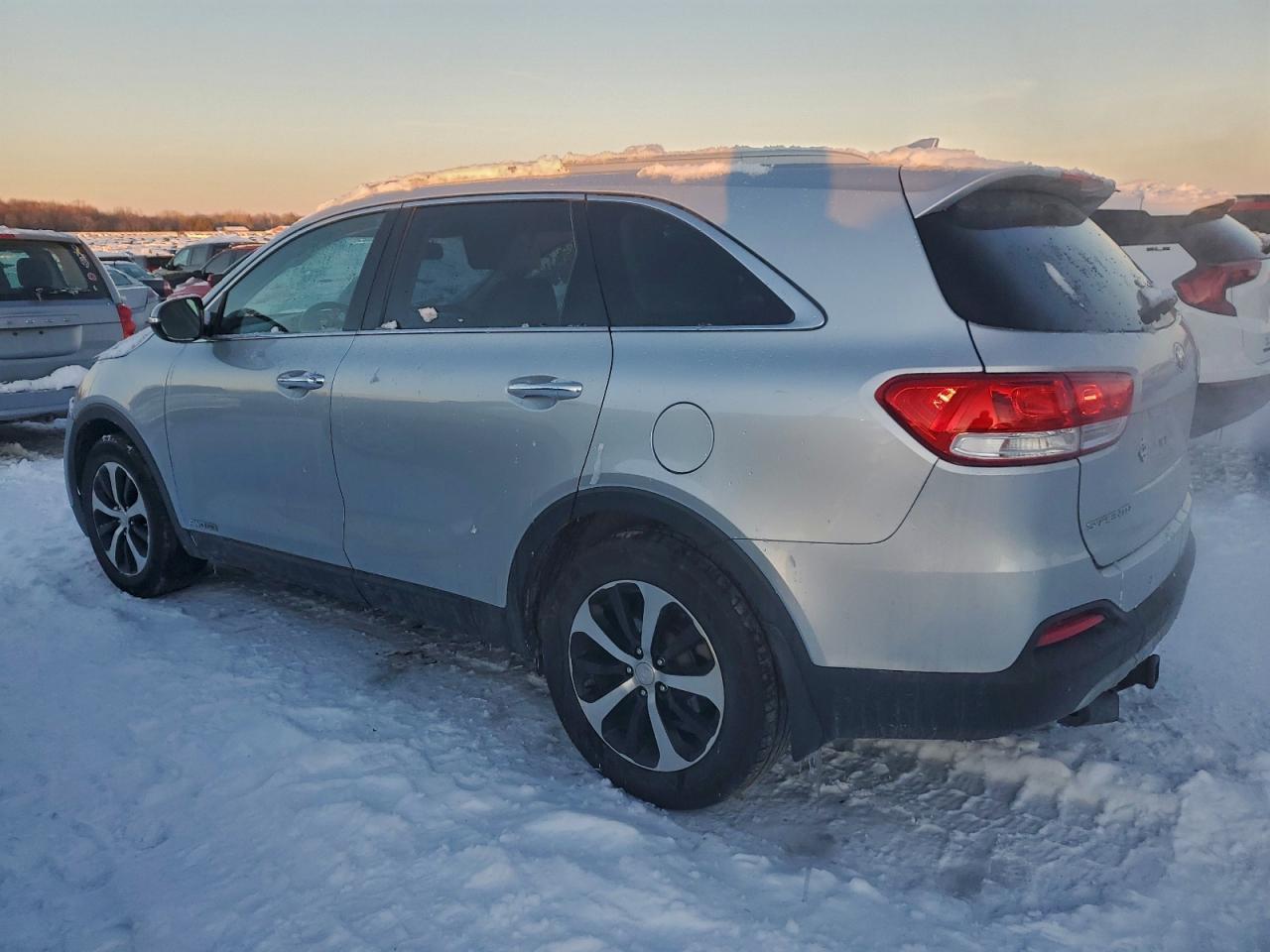 2016 Kia Sorento Ex - Image 2