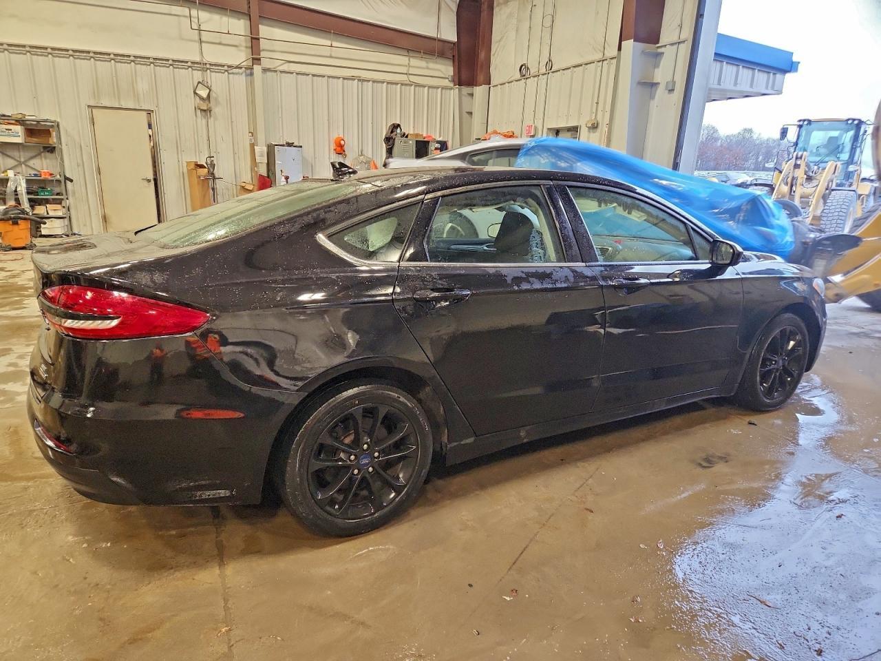 2020 Ford Fusion Se - Фото 3