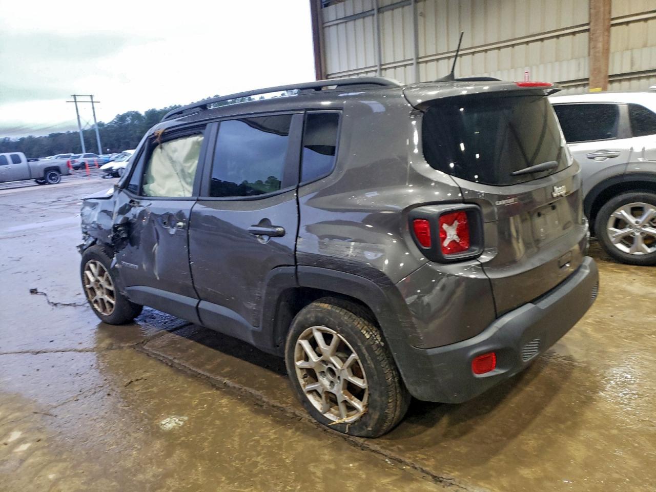 2021 Jeep Renegade Latitude - Image 2