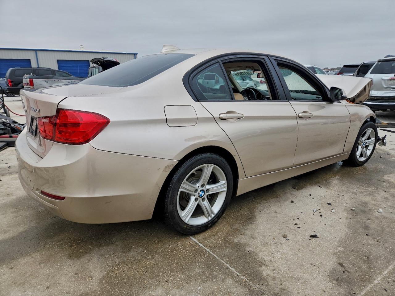 2014 BMW 320 I - Image 3