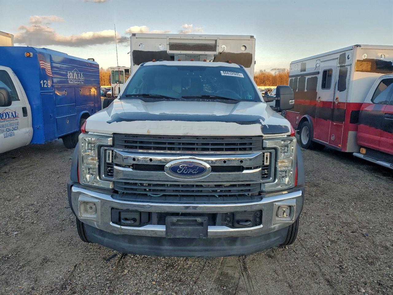 2017 Ford F550 Super Duty - Image 5