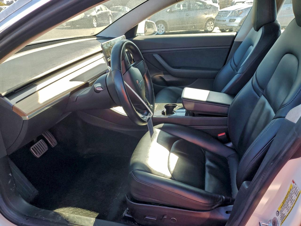 2017 Tesla Model 3 - Фото 7