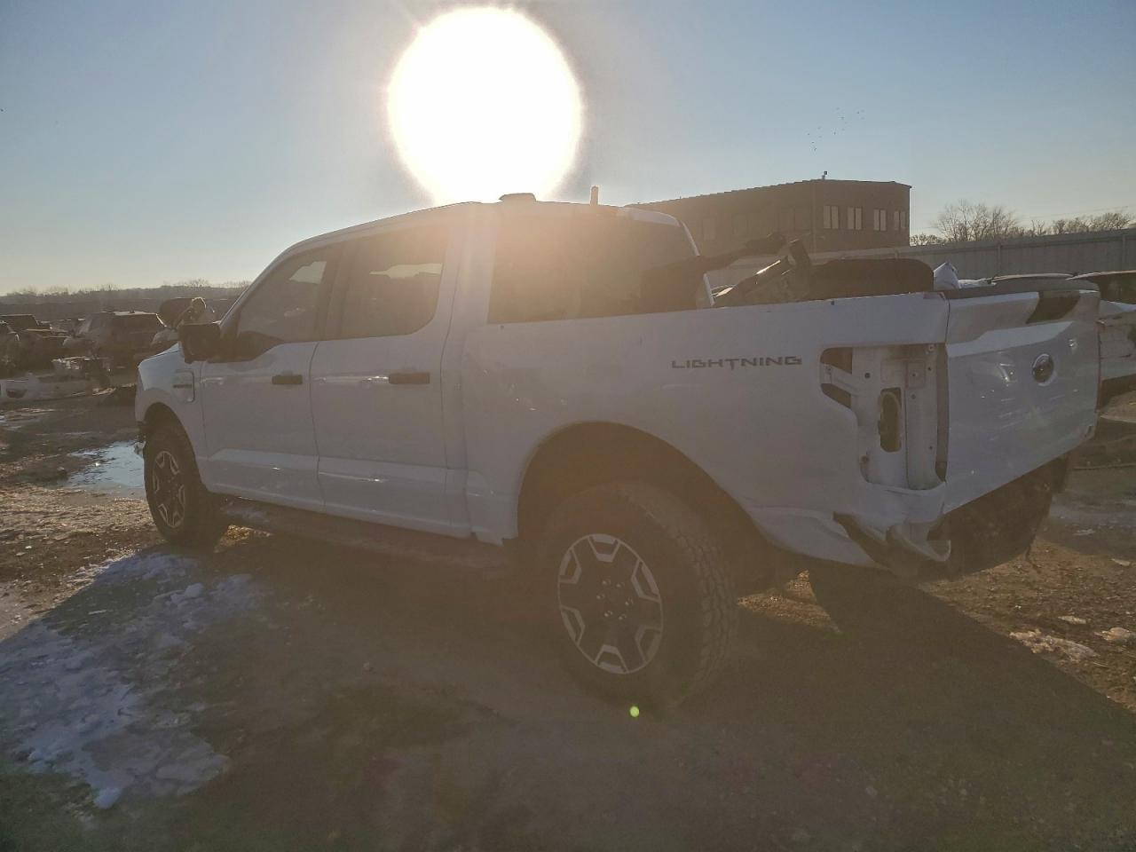 2022 Ford F150 Lightning Pro - Фото 2