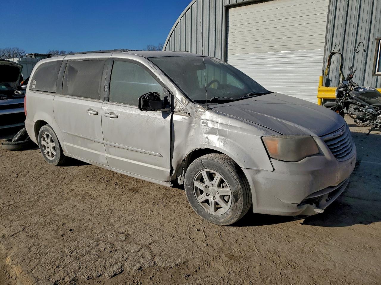 2011 Chrysler Town & Country Touring - Image 4