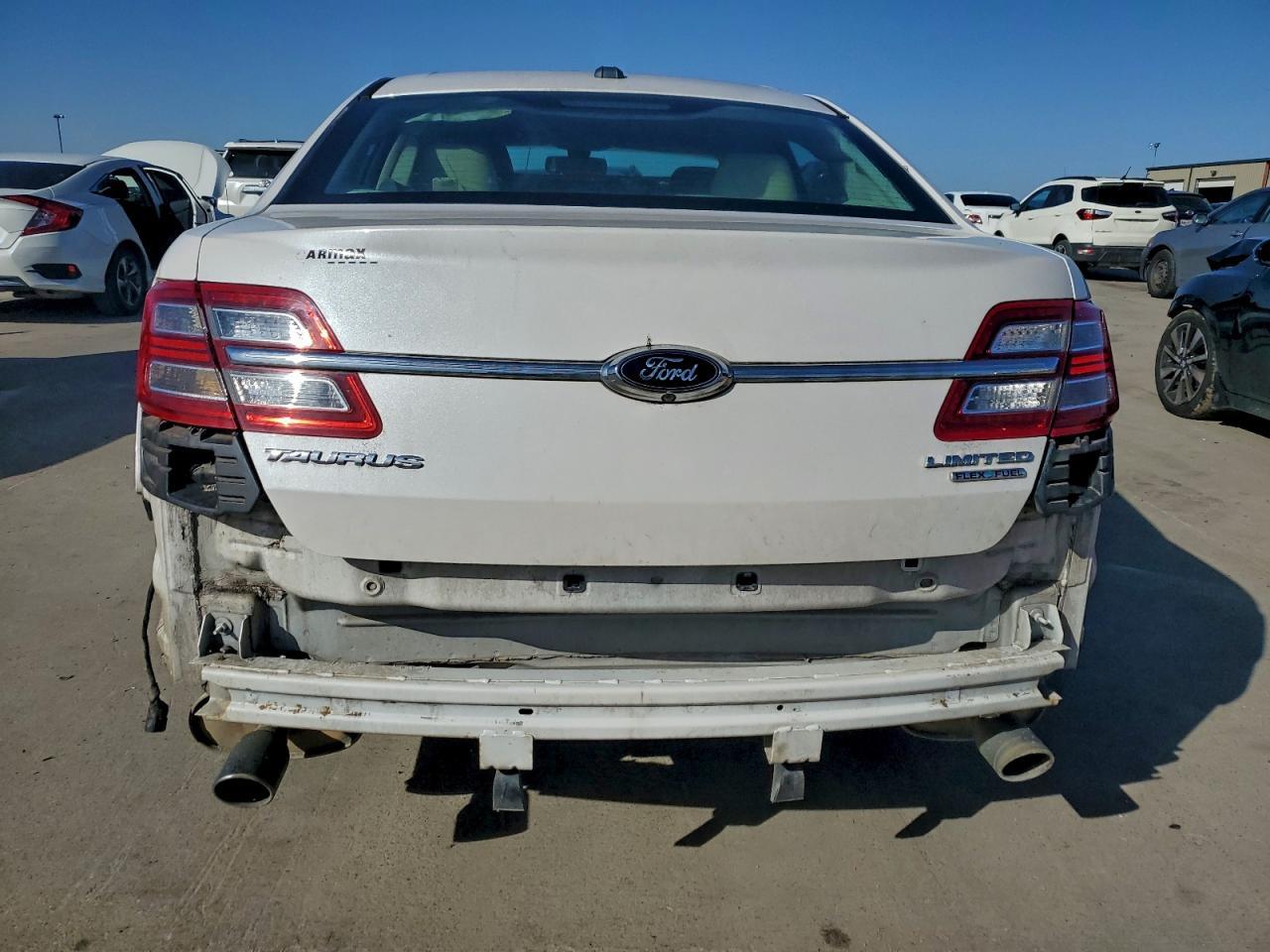 2014 Ford Taurus Limited - Image 6