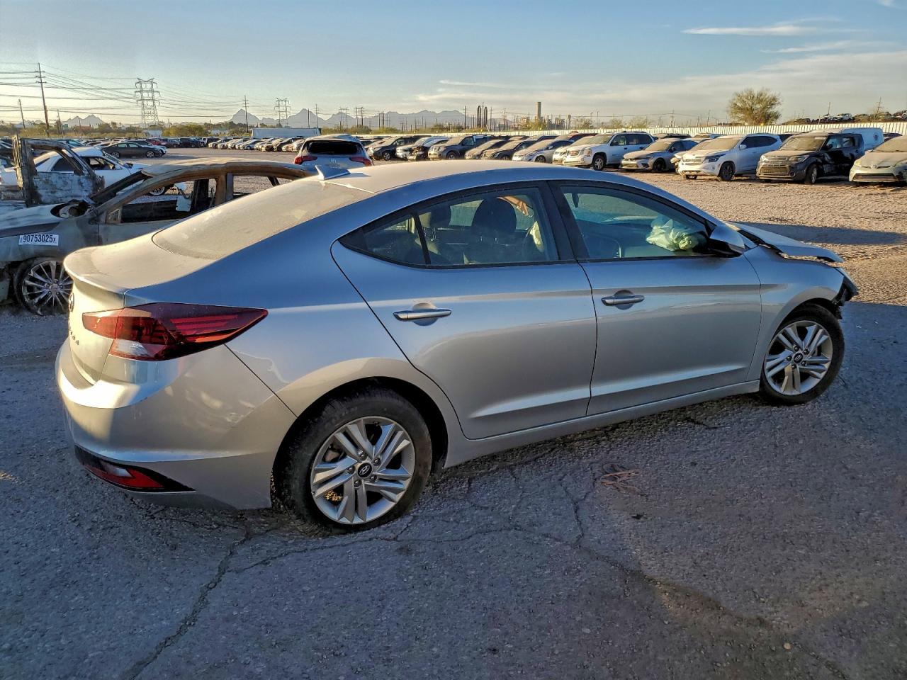 2020 Hyundai Elantra Sel - Image 3