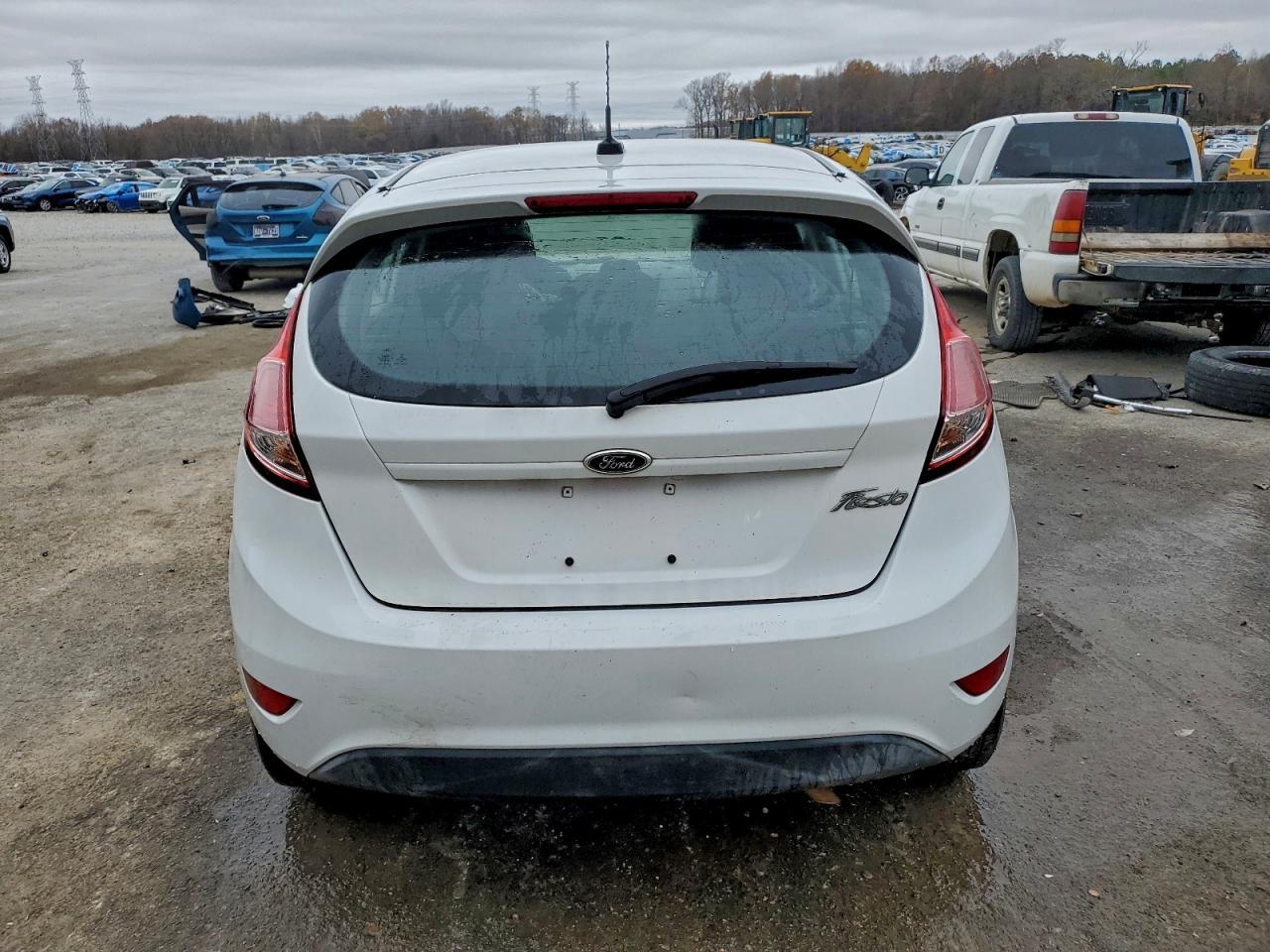 2016 Ford Fiesta S - Фото 6