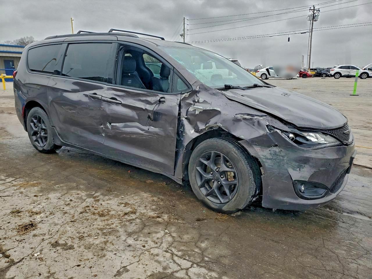 2020 Chrysler Pacifica Touring L Plus - Фото 4