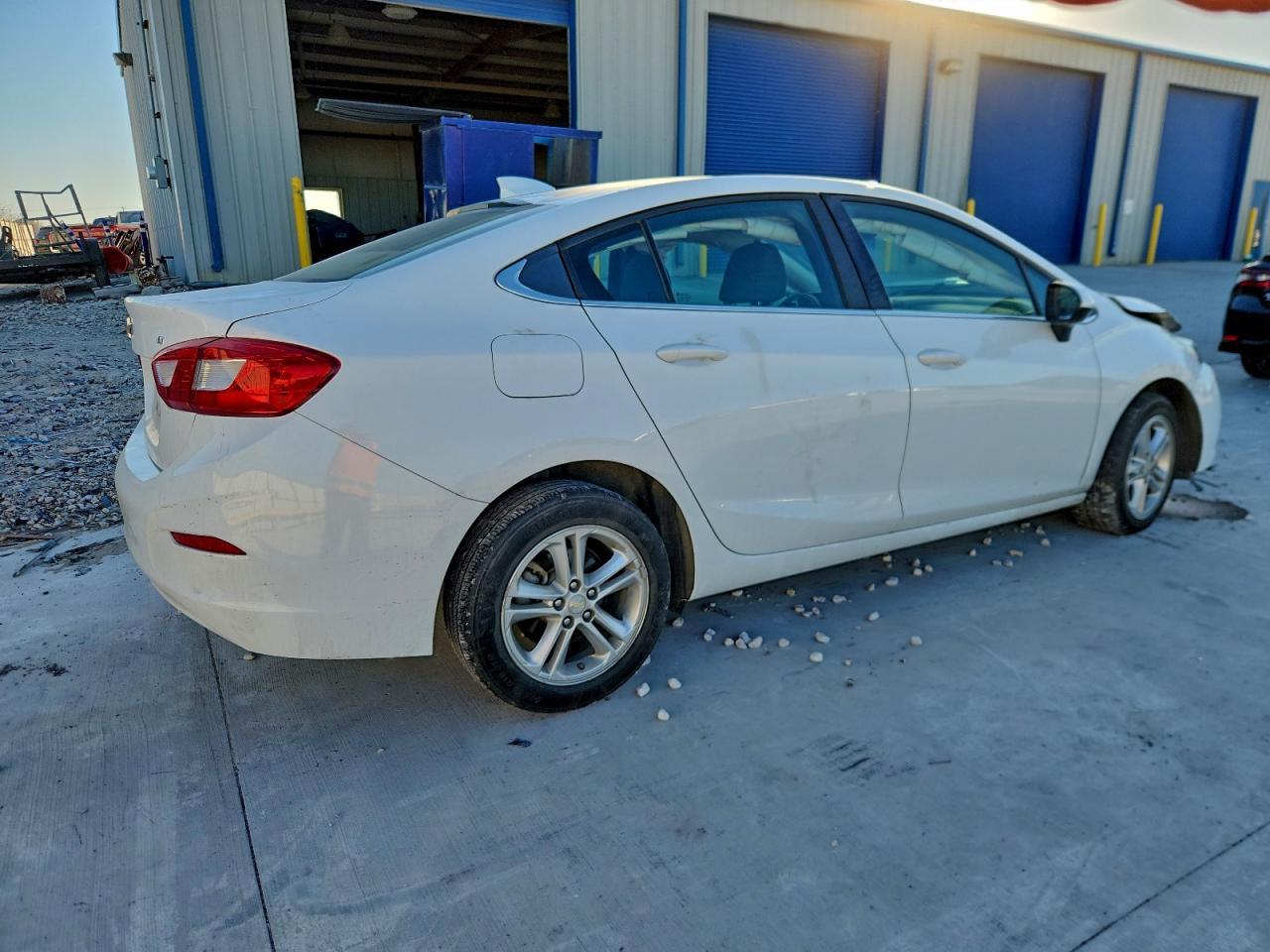 2018 Chevrolet Cruze Lt - Image 3