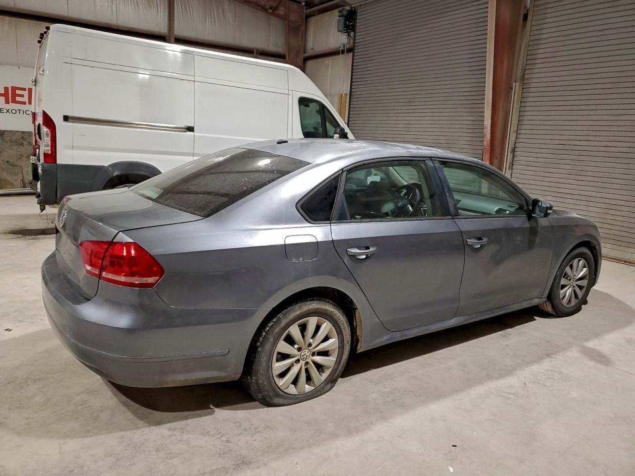 2013 Volkswagen Passat S - Image 3
