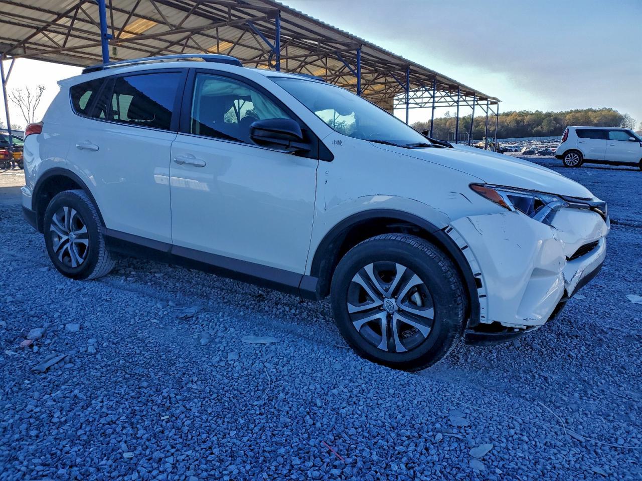 2017 Toyota Rav4 Le - Image 4