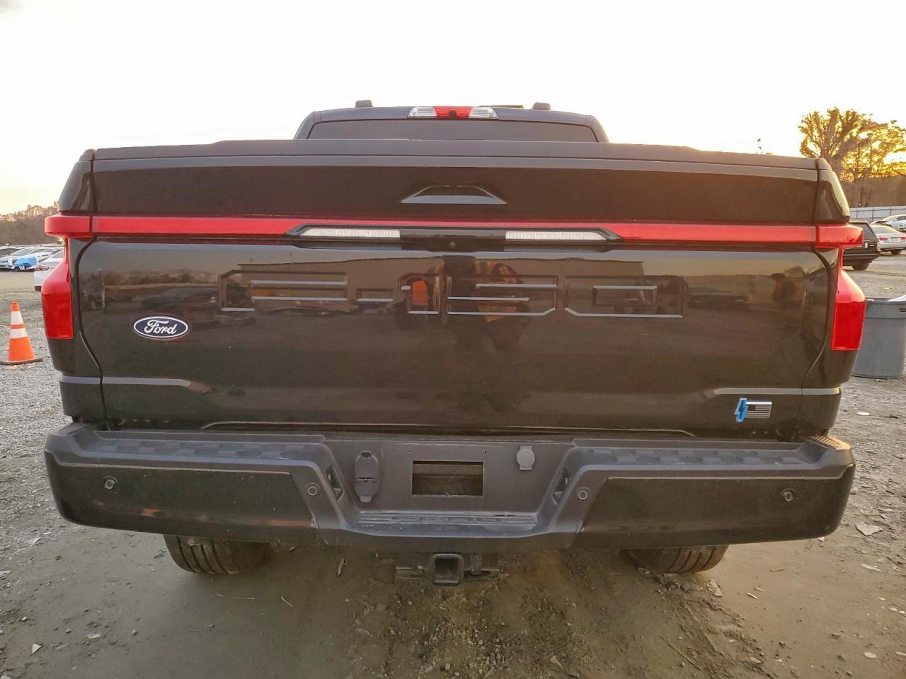 2024 Ford F150 Lightning Lariat - Image 6