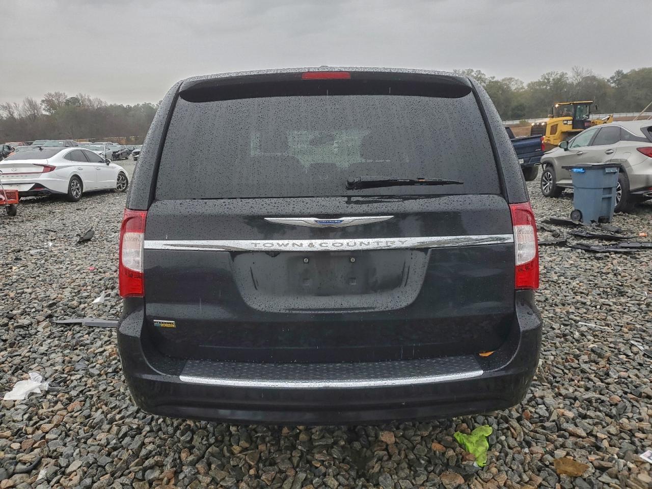 2013 Chrysler Town & Country Touring - Фото 6