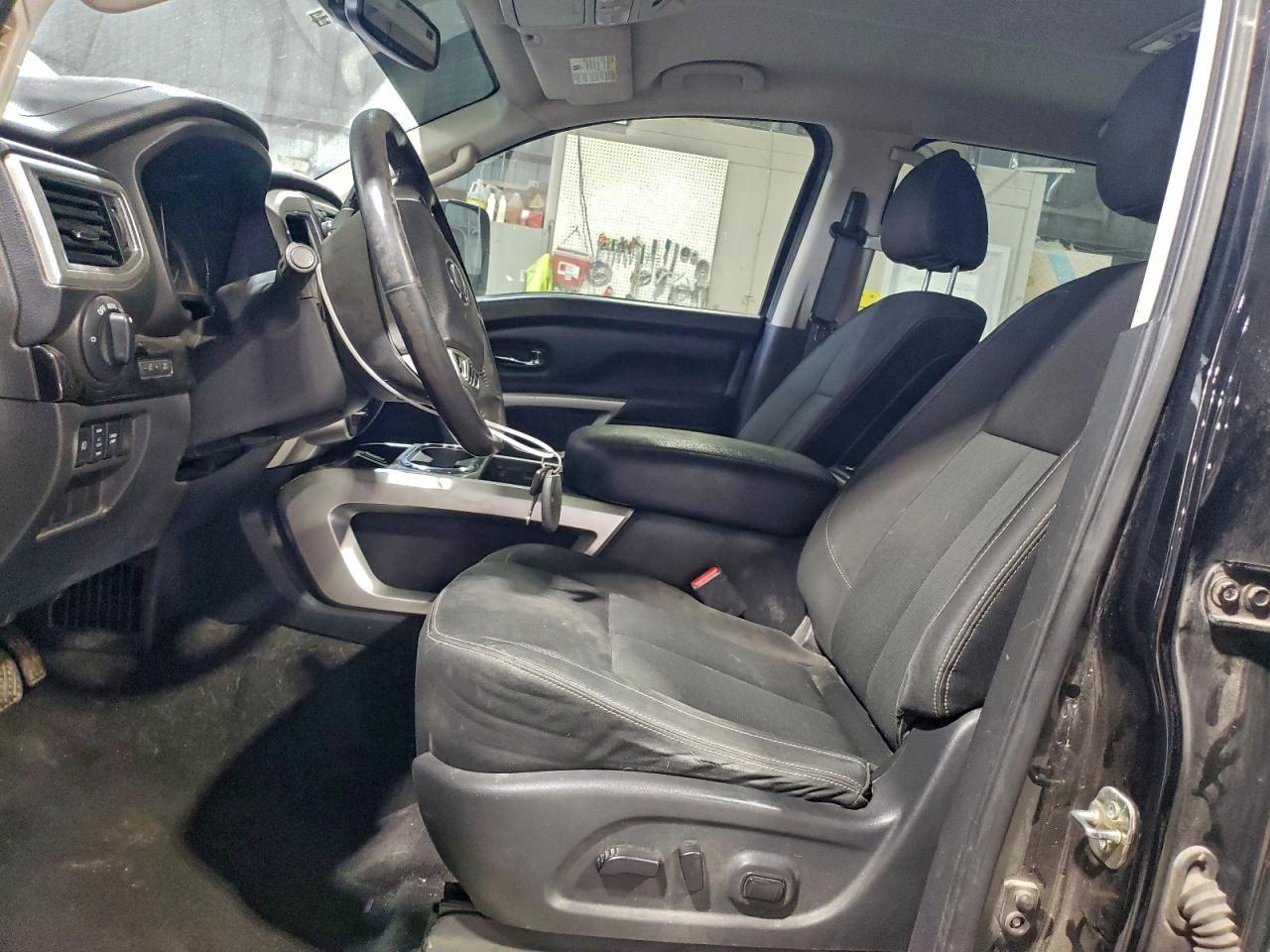 2017 Nissan Titan Sv - Image 7