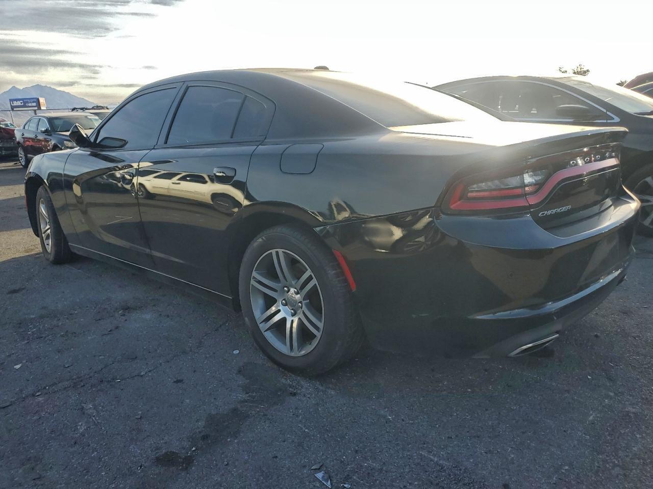 2021 Dodge Charger Sxt - Фото 2