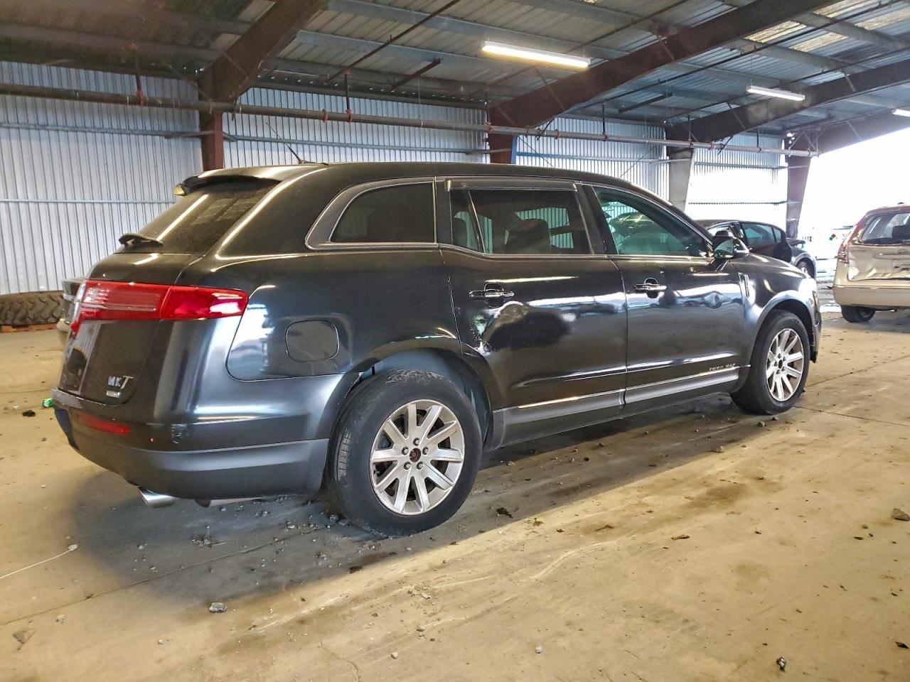 2013 Lincoln Mkt - Фото 3