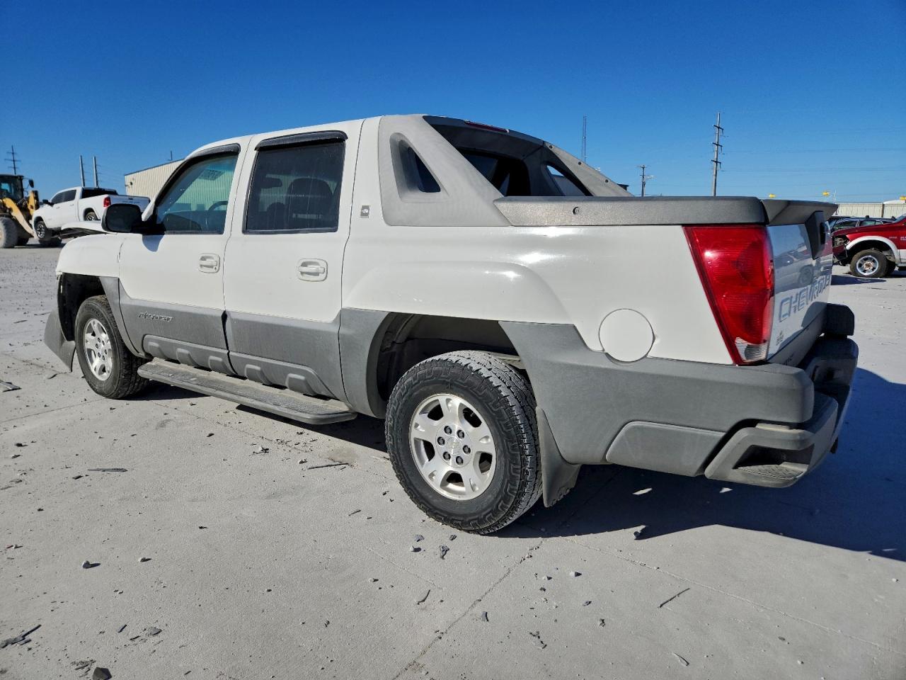 2002 Chevrolet Avalanche K1500 - Image 2
