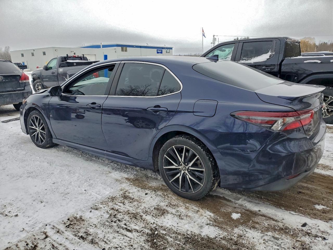 2021 Toyota Camry Se - Фото 2