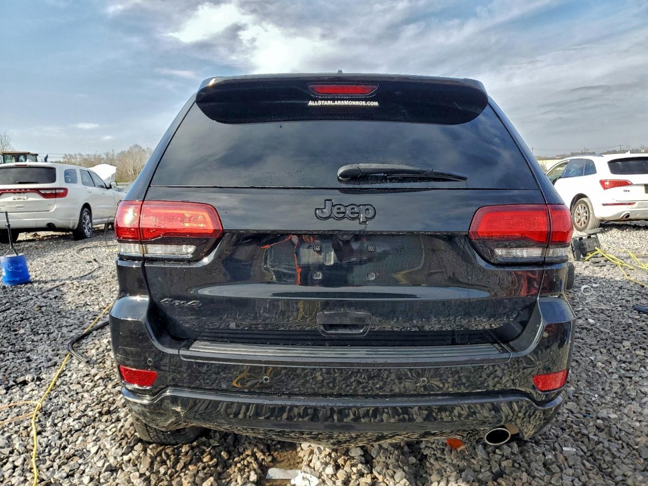 2017 Jeep Grand Cherokee Laredo - Image 6