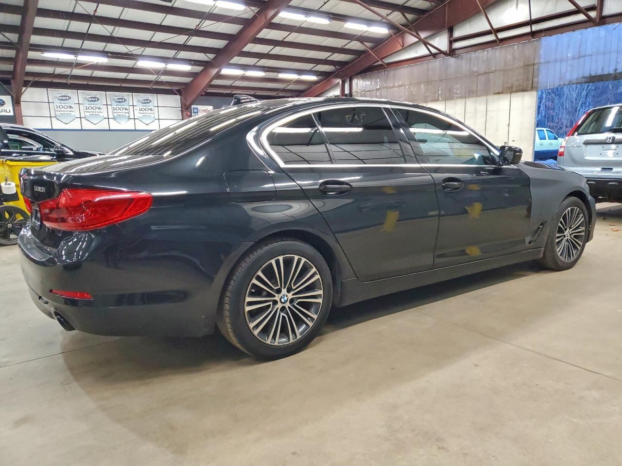 2019 BMW 530 Xi - Image 3