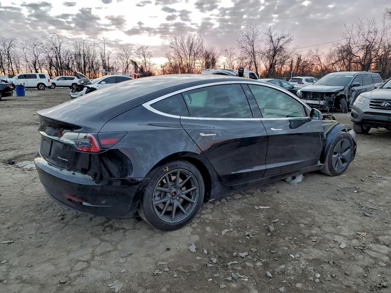 2019 Tesla Model 3 - Фото 3