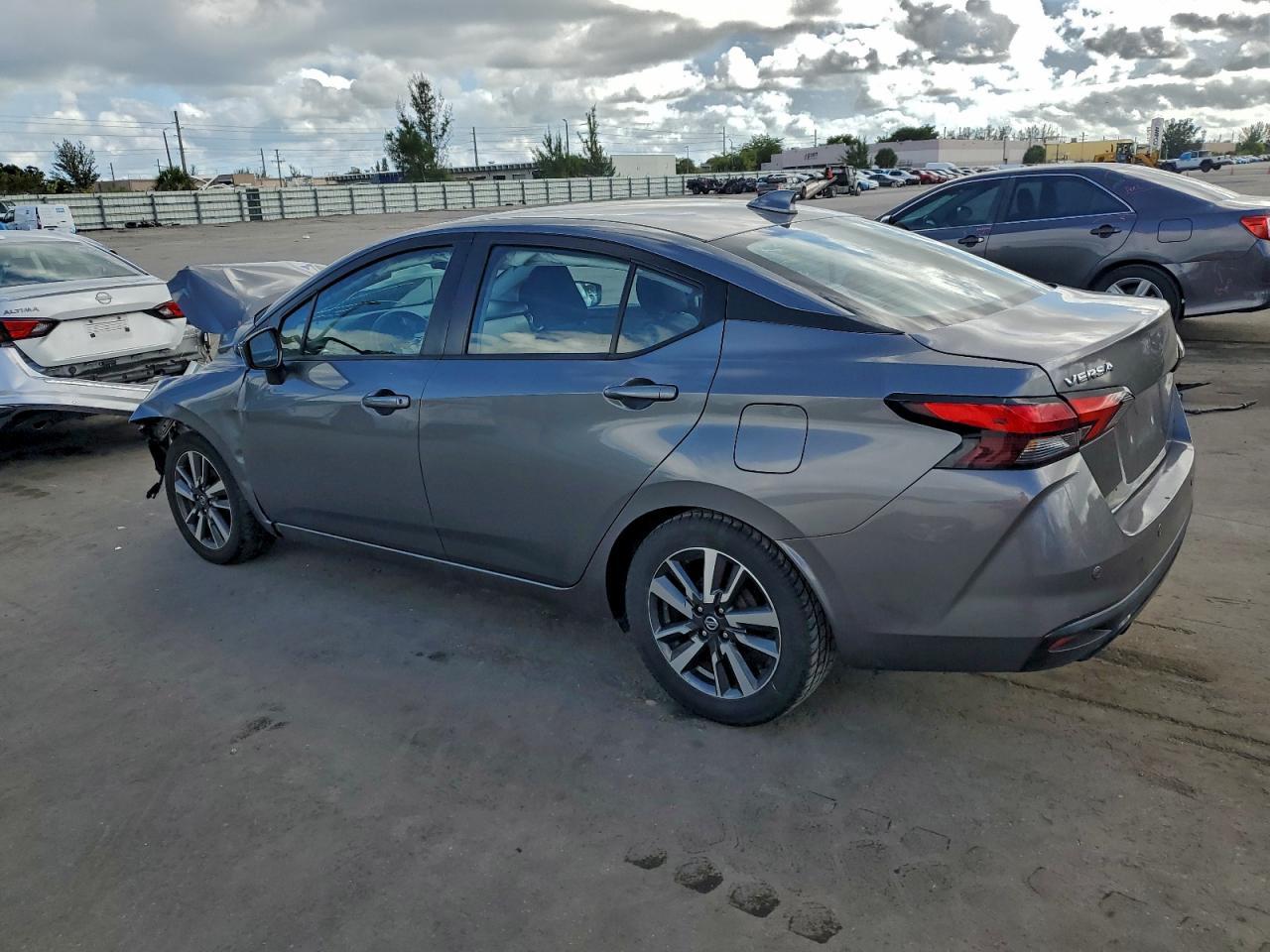 2021 Nissan Versa Sv - Image 3