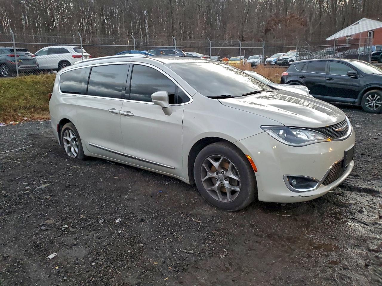 2017 Chrysler Pacifica Touring L Plus - Image 4