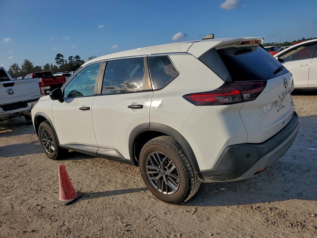 2023 Nissan Rogue S - Фото 2