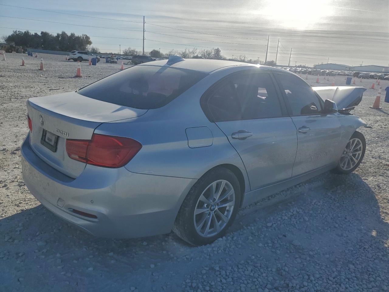 2017 BMW 320 I - Image 3