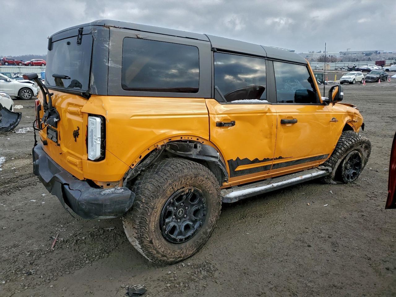 2022 Ford Bronco Base - Image 3