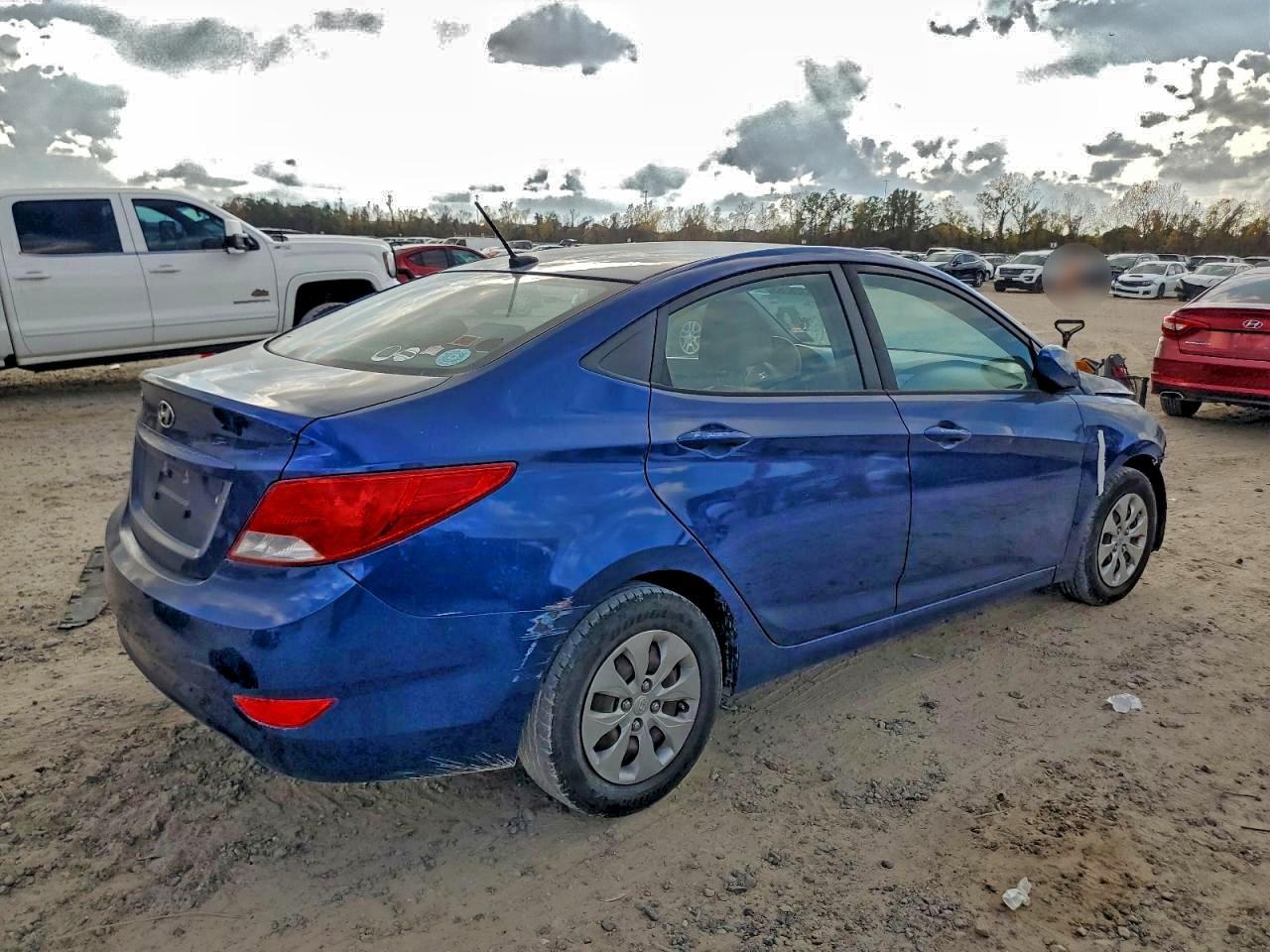 2017 Hyundai Accent Se - Фото 3