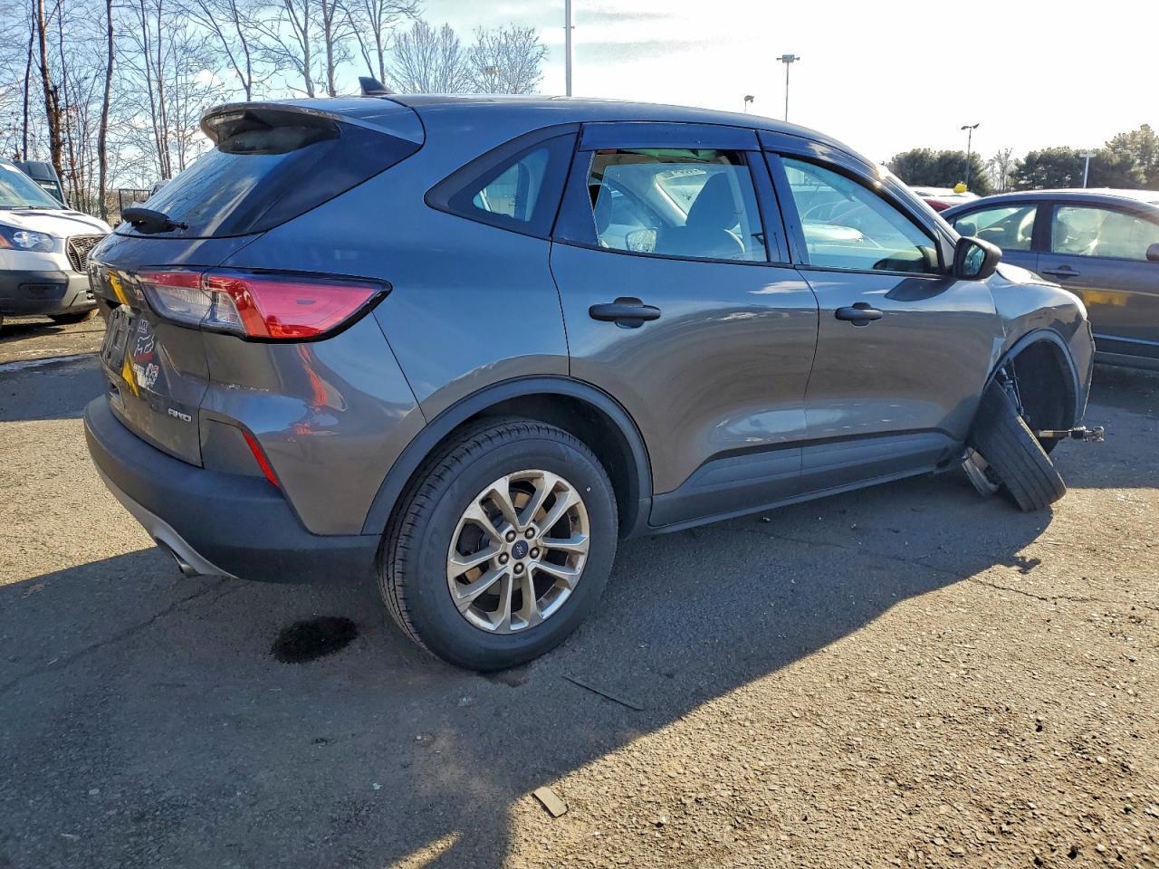 2022 Ford Escape S - Фото 3